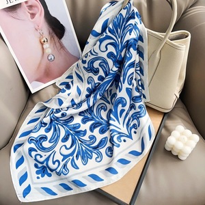 Pañuelo Cuadrado <span class=keywords><strong>de</strong></span> <span class=keywords><strong>Seda</strong></span> con Acabado Satinado, Diseño Geométrico a Cuadros, Elegante y Lujoso, para Verano, Personalizable, Ultra Suave y Liso - Product Image 5