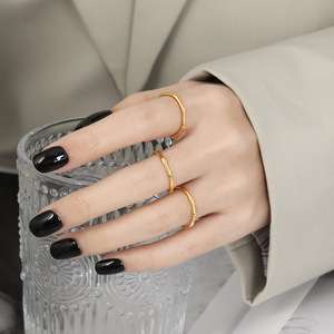 แหวนผู้หญิงแบบเรียบ ทำจากไม้ไผ่ หนา 2 มม. <span class=keywords><strong>ส</strong></span>ีทอง ไซ<span class=keywords><strong>ส</strong></span>์ 5-12 แหวนซ้อนกันได้ แหวนผู้หญิงแบบเรียบบาง <span class=keywords><strong>ส</strong></span>ีเงิน/ทอง ทำจากสแตนเลสกันน้ำ - Product Image 2