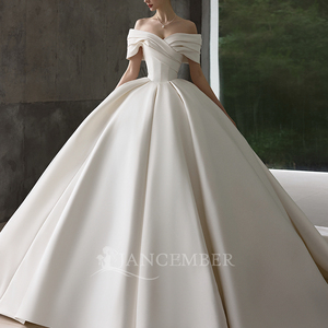 Robe de mariée élégante Lsgz07 en satin ivoire, épaules dénudées, plissée, style minimaliste, Jancemebr - Product Image 1