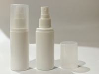 Bouteille ronde écologique en HDPE opaque blanc de 10ml à 100ml avec vaporisateur de brouillard pour sérum de soin de la peau