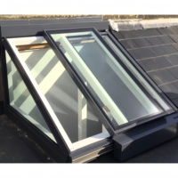 Persienne de lucarne de toit de maison étanche à double vitrage personnalisé moderne nouveau cadre de profil en alliage d'aluminium vertical automatique