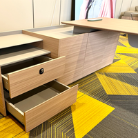 Bureau de direction en forme de L, design moderne et personnalisé