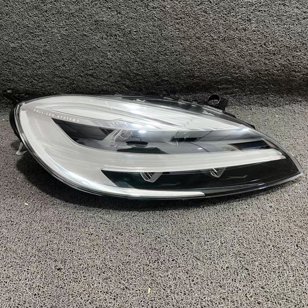 สีขาวอบอุ่น