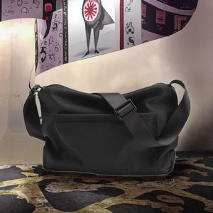 Sac bandoulière vintage personnalisé pour homme, style cuir PU noir, fermeture éclair avec motif à caractères - Product Image 3