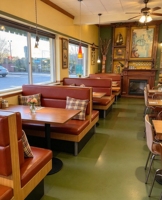 Banquette de restaurant sur mesure avec sièges rembourrés en cuir PU, table en bois et chaise en bois courbé pour restaurant de pizzas