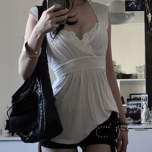 Top de manga corta con cuello en V profundo y encaje, estilo sencillo y fácil de combinar, con cinturón que realza la figura. - Product Image 5