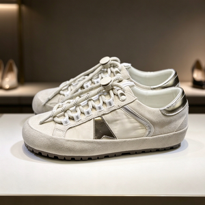 Baskets vintage en daim pour femme, baskets décontractées rétro à lacets, chaussures plates à détails argentés métalliques pour le streetwear quotidien - Product Image 1