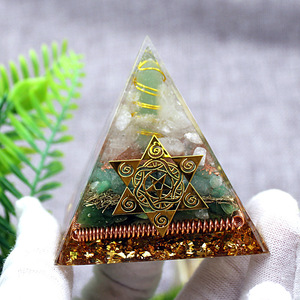 <b>Crystal</b> <b>Chip</b> Pyramid Resin Epoxy Craft Desktop Ornament Home Decoration Green Three-Story Tower Internal Engraving - Product Image 3