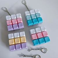 Porte-clés anti-stress en acrylique imperméable et léger avec capuchon de clavier de dessin animé, jouet sensoriel