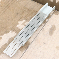 Petit drain de caniveau en plastique en forme de U avec grille en acier inoxydable ou composite pour le drainage des toits et des jardins