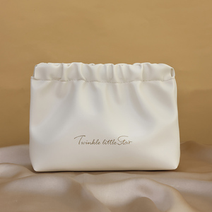 En stock, vente en gros, 4 couleurs, sac de maquillage en PU portable et réutilisable avec motif de lettres tendance, grande capacité, <span class=keywords><strong>pochette</strong></span> plissée élastique - Product Image 4