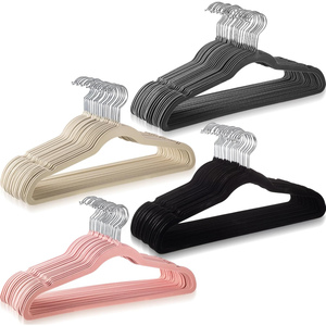 Cintres en velours noir antidérapants pour enfants, idéaux pour costumes et manteaux – Nouveauté très demandée - Product Image 1