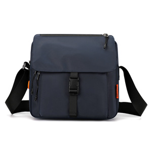 Sac bandoulière de loisirs en nylon imperméable, nouveau style fonctionnel pour couple, vente en gros - Product Image 4