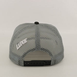 Casquette Trucker Sportive 5 Panneaux Personnalisable en Gros, Perforée au Laser, 100% Polyester Velours et Maille, Casquette Vierge en Stock - Product Image 4