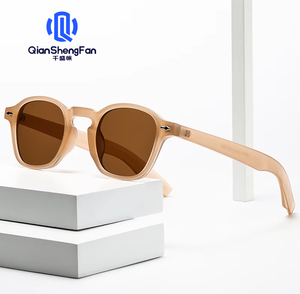 Nouvelles Lunettes de Soleil Rétro Classiques Personnalisées Tendance Anti-lumière Bleue UV400 Monture Complète Unisexe Protection Solaire - Product Image 1