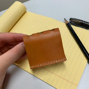 Porte-stylo en cuir créatif et élégant, ornement de bureau de style nordique, boîte de rangement pour crayons et stylos, fournitures de bureau coréennes. - Product Image 3