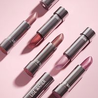 Rouge à lèvres Lise Watier Rouge Gourmand, taille standard - Réduit les ridules et les rides, emballage en tube, fabriqué au Canada