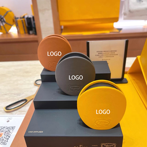 Premium OEM Hakiki Deri Araç Havalandırma Parfüm Difüzörü, Manyetik Montajlı ve Özel Logo Baskılı (Özel Etiket İçin) - Product Image 2