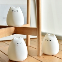 Veilleuse Blanche Mini Lampe de Chevet en Silicone pour Chambre d'Enfant, Lampe Tactile RVB Chat Mignon à Changement de Couleurs pour Bébé