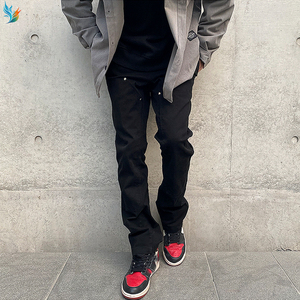 Jean slim bootcut sculpté avec coutures apparentes, rivets métalliques noirs, déstructuré, micro-évasé pour homme - Product Image 2