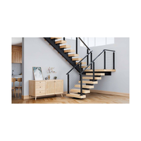 Escalier à poutre monobloc en acier au carbone, marches en bois massif, garde-corps en verre dépoli, escaliers avec revêtement en poudre noire