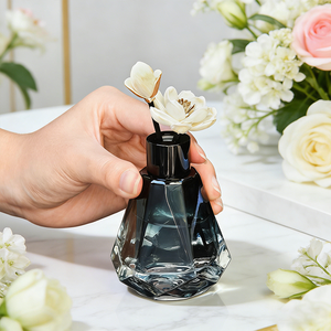 Diffuseur de parfum pour voiture en verre, parfum avancé, bijoux décoratifs, désodorisation pour femmes enceintes, nourrissons, porte-gobelet - Product Image 4