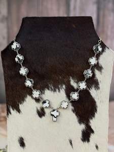 Collar Hecho a Mano de Plata de Ley con Rosa Roja, Dalia, Kingman, Turquesa Royston y Búfalo Blanco - Product Image 5