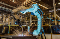 Robot de soudage MIG entièrement automatique à 6 axes avec source d'alimentation Contrôleur PLC Robot de soudage Machine