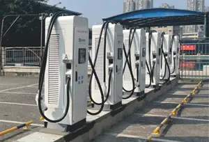 Pengisi daya mobil EV Ocpp tenaga surya tiga fase 250A 240KW pengisi daya pintar cepat DC CCS pengisi daya dengan sistem pembayaran