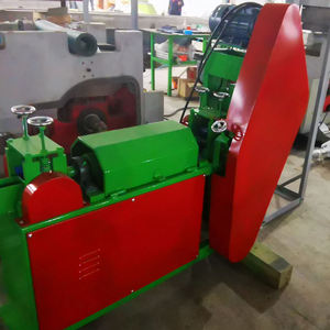 Machine automatique mécanique pour la fabrication de feuilles en PVC, machine à feuilles de Noël, machine à dessiner des feuilles à 4 lignes - Product Image 4
