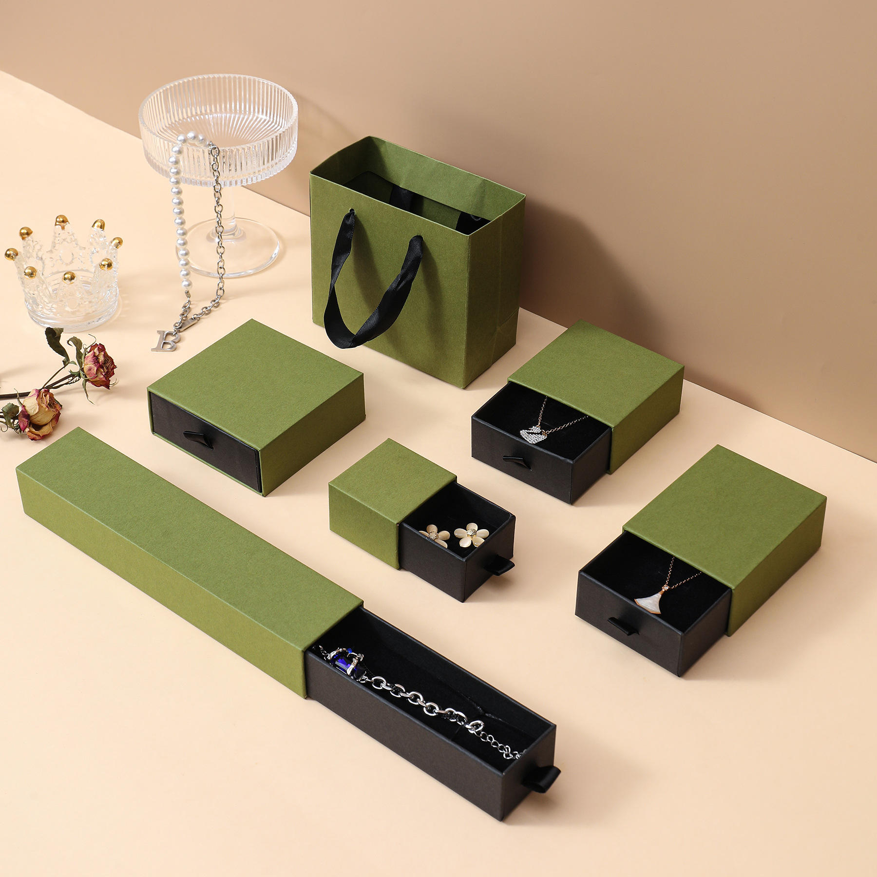 สีเขียว