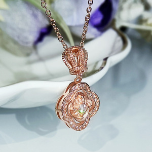 Collana con ciondolo a forma di fiore in oro rosa con montatura a castone in pietra zircone, catena romantica con scatola per gioielli da donna XL209 - Product Image 1