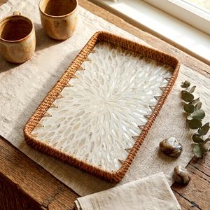 Plateau carré en rotin - Plateaux décoratifs et de service en bois - Petites, moyennes et grandes tailles - Options naturelles et colorées - Product Image 1