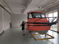 Bateau en aluminium à conception anti-vibration et équilibre de la gravité, pour une navigation fluide, idéal pour les personnes âgées et les enfants à bord.