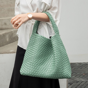 2025 bolso de mano tejido hecho a mano de gran capacidad para mujer forro de PU logotipo personalizado moño mamá bolsa para uso diario compras y viajes - Product Image 2