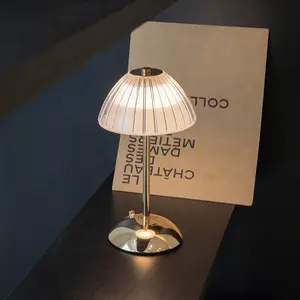 新款发光二极管水晶灯卧室床边餐厅酒吧咖啡厅酒店创意触摸充电氛围灯