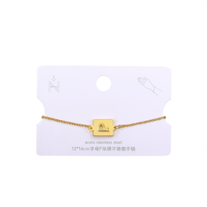 Bracciale Unisex con Charm Lettera P in Acciaio Inossidabile Placcato Oro, Gioiello alla Moda, Regalo Trendy - Product Image 3