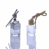En stock – Flacons diffuseurs de parfum pour voiture en verre carré de 10 ml avec bouchon à bascule et bouchon à vis en bois à suspendre