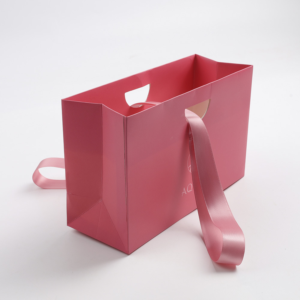 Hot Sale Custom Logo Cardstock Branded Retail Store Packaging Printed Premium White Shopping Gift Paper Bag