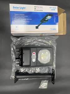 Farola LED solar impermeable 100W/200W/300W IP65 con batería para uso en jardín Sistema de energía todo en uno - Product Image 2