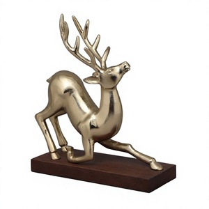 Moderna Figura Decorativa de Reno Saltando sobre Base de Madera, Adorno Navideño de Metal Dorado - Product Image 1