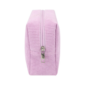 Pochettes de voyage de maquillage en velours de luxe avec logo personnalisé et combinaisons de lettres sacs et étuis à cosmétiques cadeau - Product Image 5