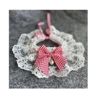 Vente en gros de bandana pour animaux de compagnie bavoir chien chat dentelle bandana écharpe nœud avec collier d'accessoires de perles