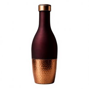 Botella Clásica de Cobre Puro Hecha a Mano para el Hogar, Oficina y Viajes, Promueve una Hidratación Equilibrada, Inmunidad y Vida Saludable - Product Image 1