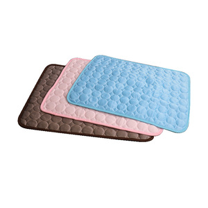 Colchón de auto enfriamiento para perros y gatos, cojín de hielo de verano con patrón impreso, ayuda a mantener a las mascotas cómodamente frescas en la cama - Product Image 1