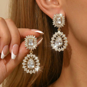 Orecchini Pendenti a Goccia con Strass Completamente Incastonati, Stile Palazzo di Lusso Leggero, Accessori Versatili per la Sposa, di Tendenza per Matrimoni - Product Image 1
