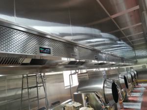 Hotte <span class=keywords><strong>de</strong></span> cuisine murale en acier inoxydable standard personnalisée, hotte <span class=keywords><strong>de</strong></span> cuisine commerciale pour l'évacuation des fumées <span class=keywords><strong>de</strong></span> cuisine d'hôtel - Product Image 2