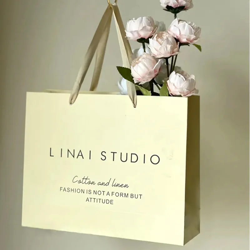 Kendi Logo mat hediye kağıt torbalar ile toptan özelleştirilmiş butik alışveriş çantaları