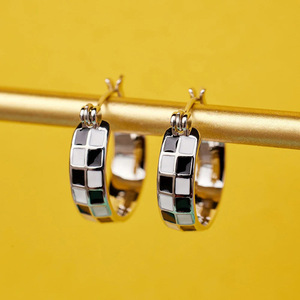 Orecchini a scacchiera da donna con motivo geometrico, accessori per l'uso quotidiano - Product Image 2