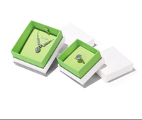 Boîte à bijoux de style frais avec couvercle et base, en papier satiné spécial, pour bagues, pendentifs et bracelets, emballage cadeau personnalisable avec logo